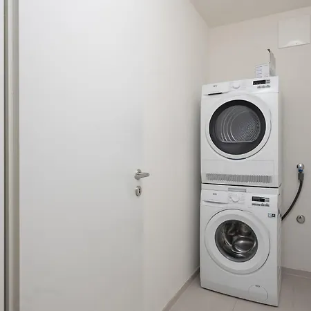 Downtown Dream 2 5br With Balcony And Style Ba 51 *